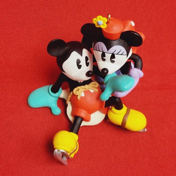 Hallmark Disney Mickey and Minnie Mouse Ice Skating Ornament 1997 - Picture 3 of 12